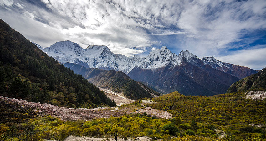 manaslu trek weather march